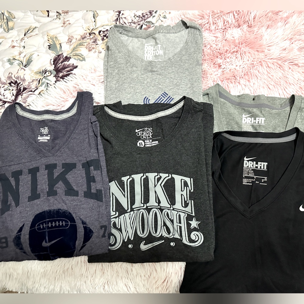 Women’s Nike T-shirts size XL bundle of five